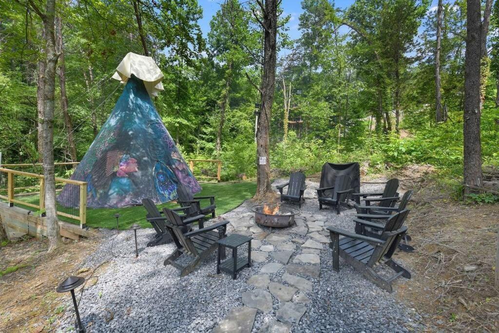 Enchanted Forest Cabin And Teepee! Lights & Laser Show! Private Hot Tub! Unique Stay! Sevierville Exterior foto