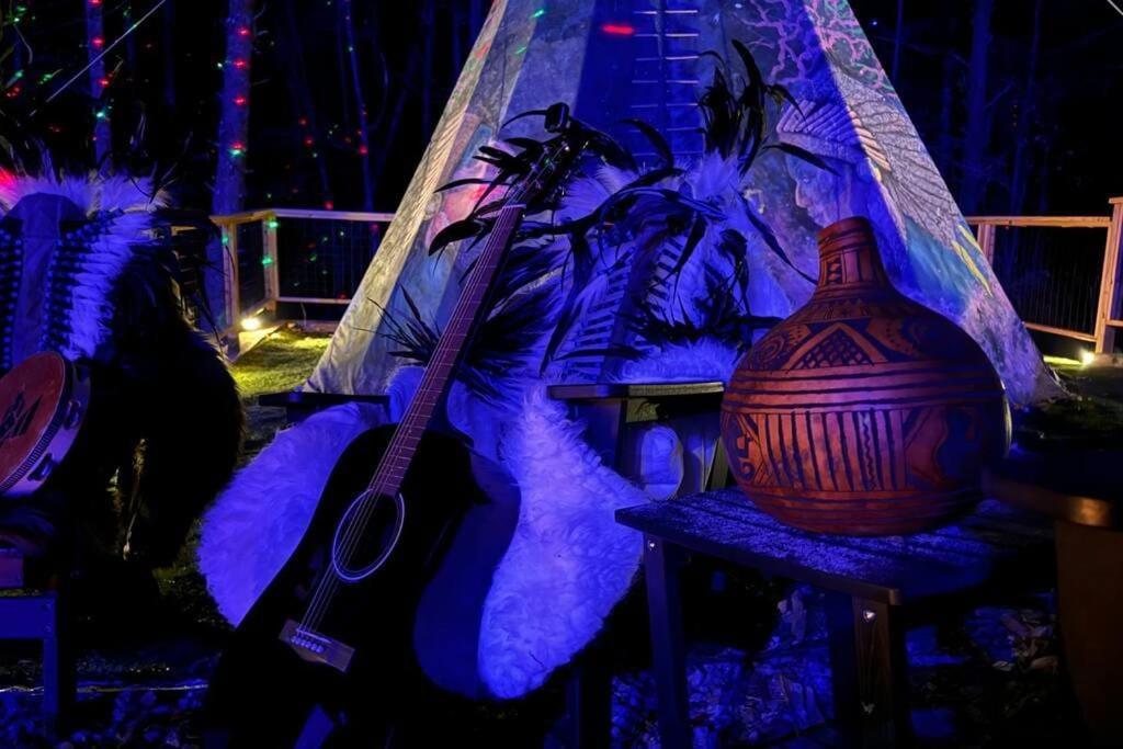 Enchanted Forest Cabin And Teepee! Lights & Laser Show! Private Hot Tub! Unique Stay! Sevierville Exterior foto