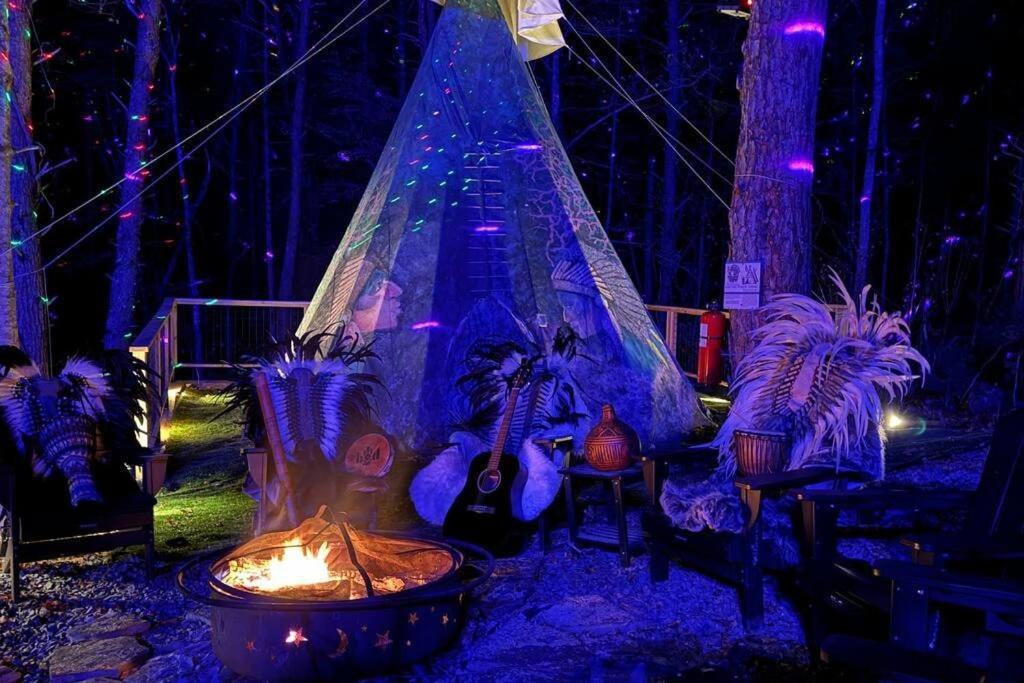Enchanted Forest Cabin And Teepee! Lights & Laser Show! Private Hot Tub! Unique Stay! Sevierville Exterior foto