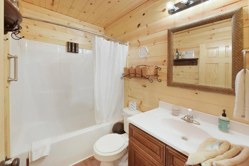 Enchanted Forest Cabin And Teepee! Lights & Laser Show! Private Hot Tub! Unique Stay! Sevierville Exterior foto