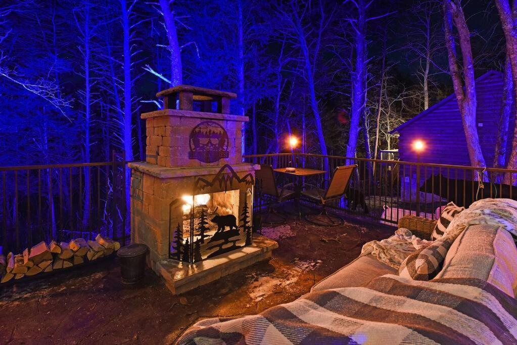 Enchanted Forest Cabin And Teepee! Lights & Laser Show! Private Hot Tub! Unique Stay! Sevierville Exterior foto