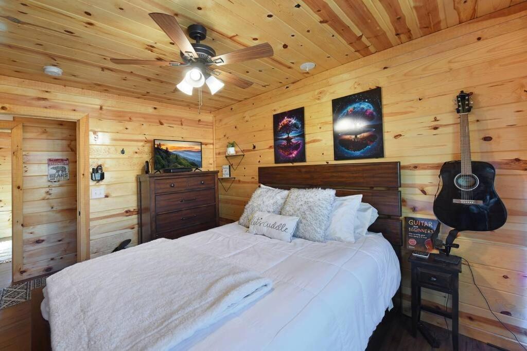 Enchanted Forest Cabin And Teepee! Lights & Laser Show! Private Hot Tub! Unique Stay! Sevierville Exterior foto