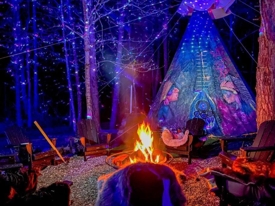 Enchanted Forest Cabin And Teepee! Lights & Laser Show! Private Hot Tub! Unique Stay! Sevierville Exterior foto
