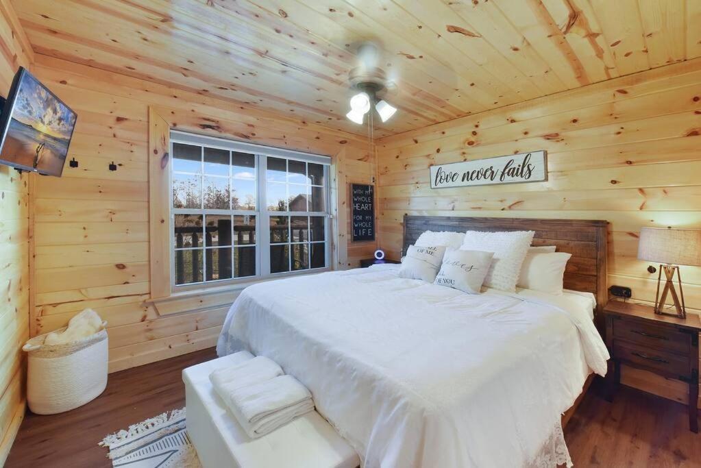 Enchanted Forest Cabin And Teepee! Lights & Laser Show! Private Hot Tub! Unique Stay! Sevierville Exterior foto