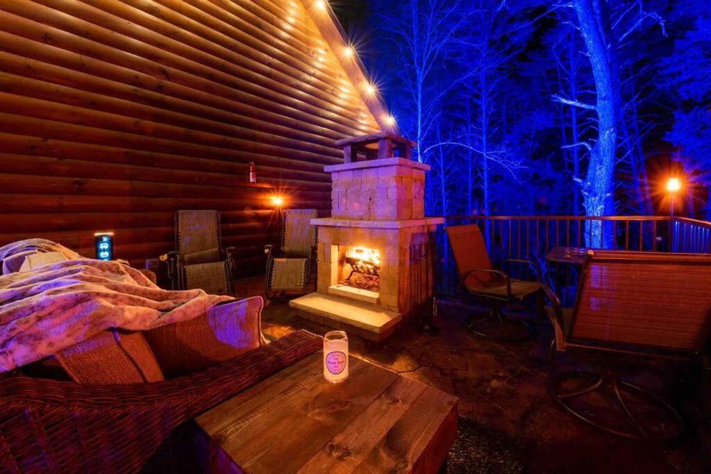 Enchanted Forest Cabin And Teepee! Lights & Laser Show! Private Hot Tub! Unique Stay! Sevierville Exterior foto