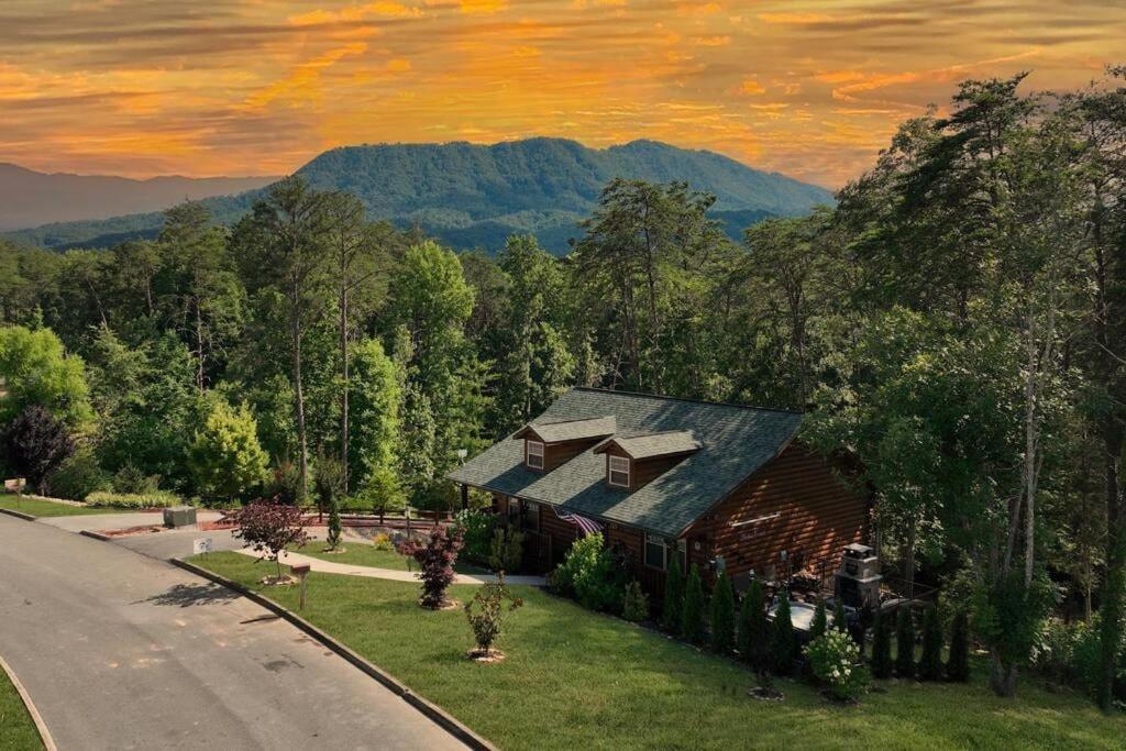 Enchanted Forest Cabin And Teepee! Lights & Laser Show! Private Hot Tub! Unique Stay! Sevierville Exterior foto